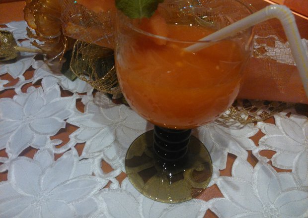Fotografia przedstawiająca Egzotyczny drink z papayą
