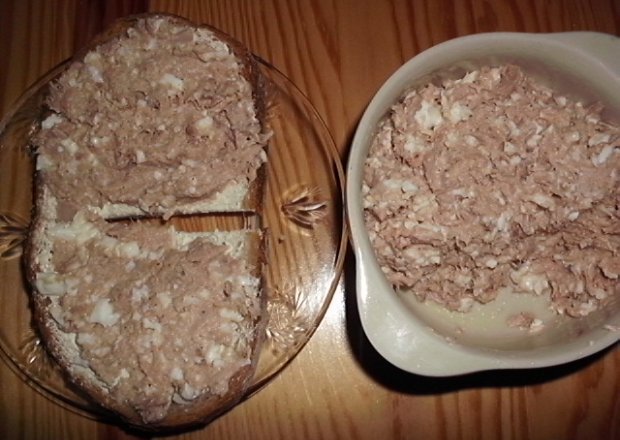 Fotografia przedstawiająca Ekspresowa pasta tuńczykowa do kanapek
