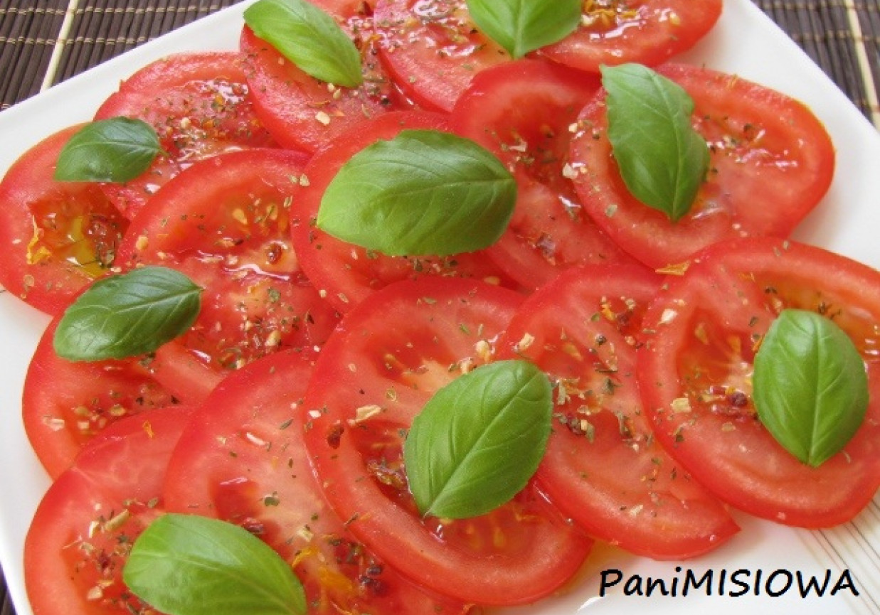Ekspresowa sałatka z pomidorów foto