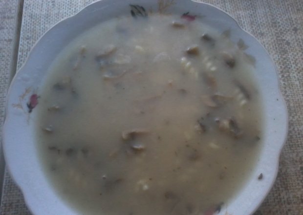 Fotografia przedstawiająca ekspresowa zupa pieczarkowa