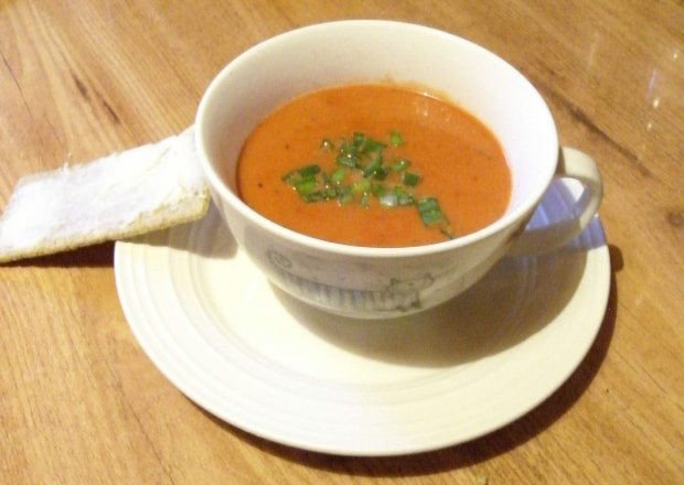 Fotografia przedstawiająca Ekspresowa zupa pomidorowa