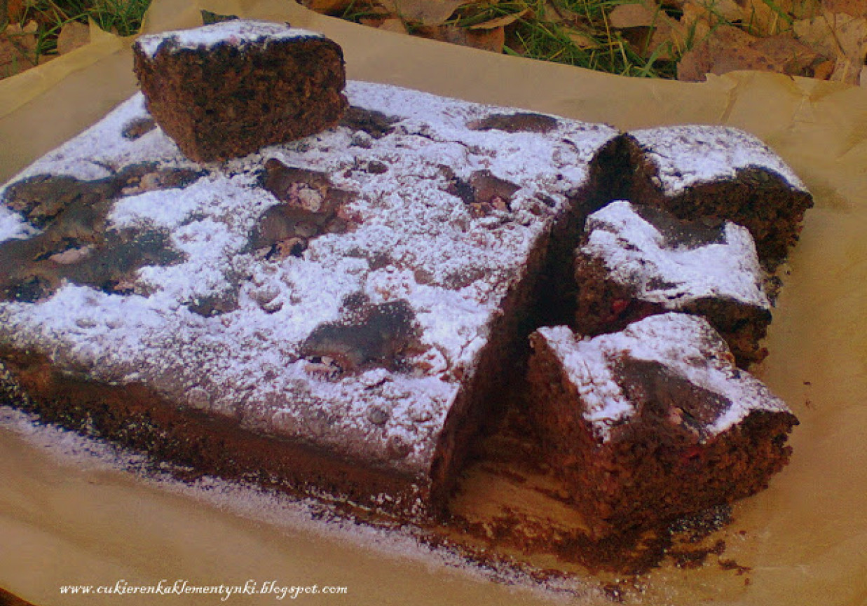 ekspresowe ciasto czekoladowe z wiśniami foto