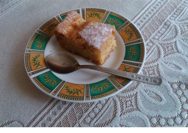 Fotografia przedstawiająca Ekspresowe ciasto z jabłkami i cynamonem