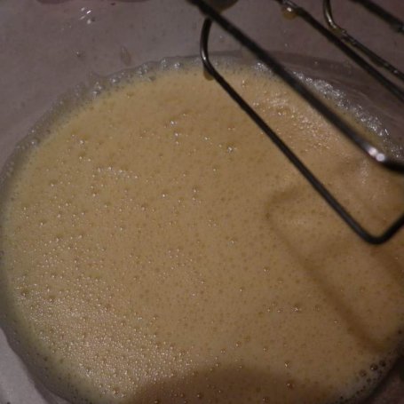 Krok 3 - Ekspresowe ciasto ze śliwkami na bazie przepisu @w mojej kuchni foto