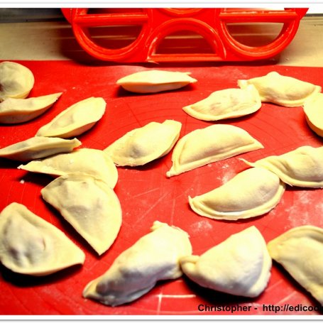 Krok 6 - Ekspresowe pierożki z truskawkami. foto