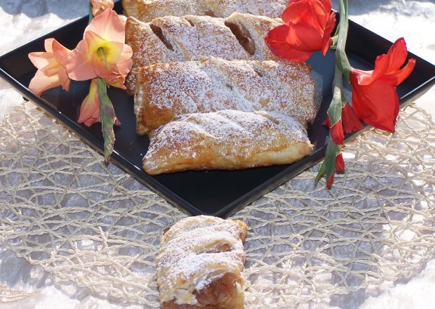 Fotografia przedstawiająca Ekspresowe smakołyki, czyli francuskie ciasteczka z jabłkami :)