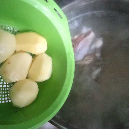 Krok 2 - Ekspresowy barszczyk z purre buraczanego z wkładką z młodych ziemniaków i rukoli:) foto