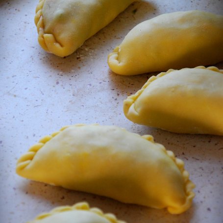 Krok 6 - Empanadas - meksykańskie pierożki z ostrym sosem pomidorowym foto