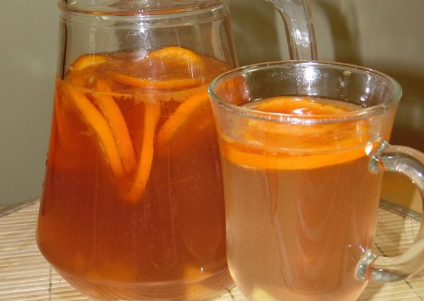Fotografia przedstawiająca Energetyzujący napój mandarynkowy z imbirem i zieloną herbatą