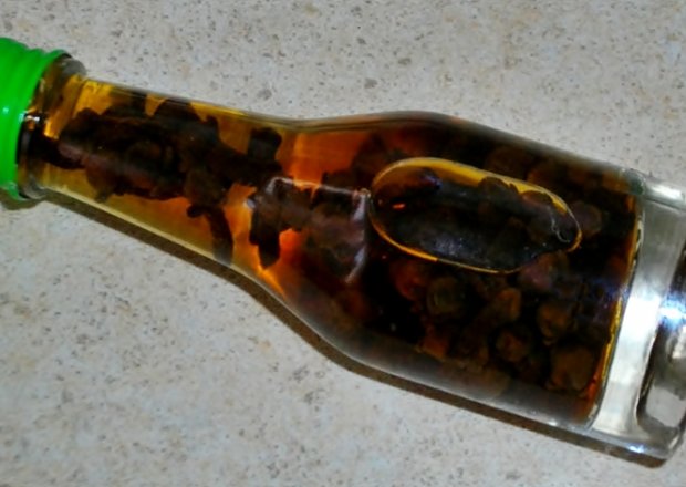 Fotografia przedstawiająca Esencja goździkowa z brandy