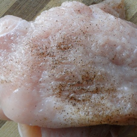 Krok 1 - Eskalopki z kurczaka zapiekane w sosie z suszonych grzybów foto