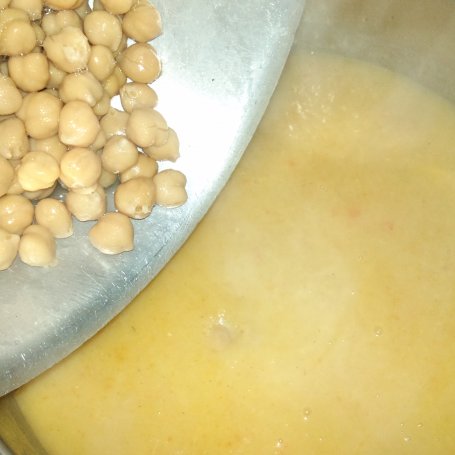 Krok 4 - Expresowa zupa krem z ciecierzycą foto