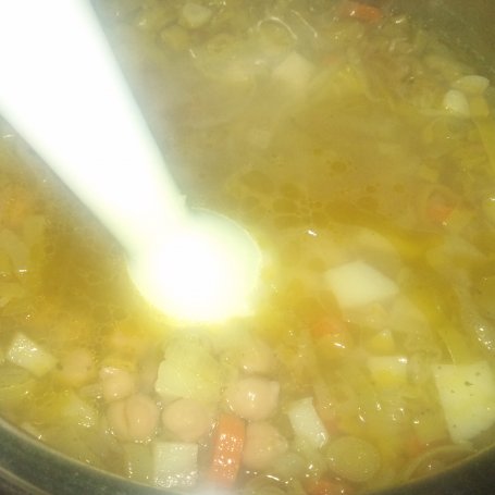 Krok 3 - Expresowa zupa krem z ciecierzycą foto