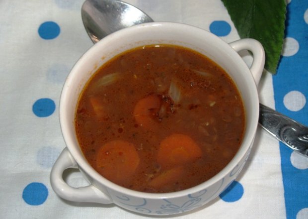 Fotografia przedstawiająca Fakes-  grecka zupa soczewicowa