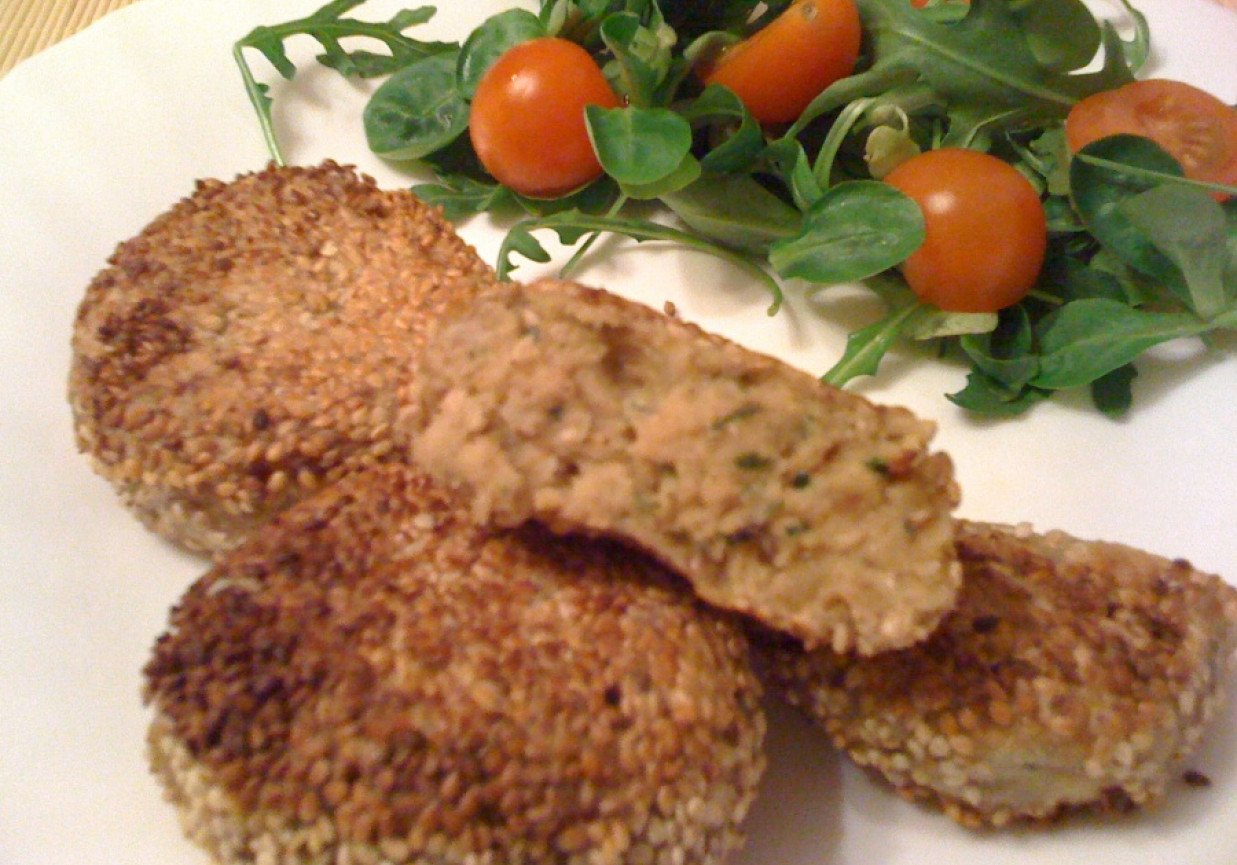 Falafel - wegetariański kotlet z ciecierzycy z sezamem foto