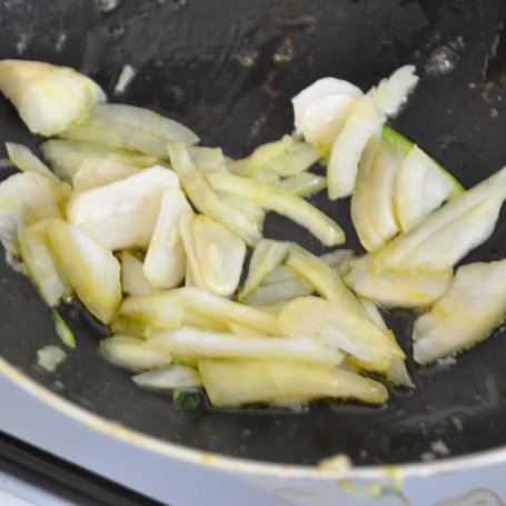 Krok 2 - farfalle z cukinią foto