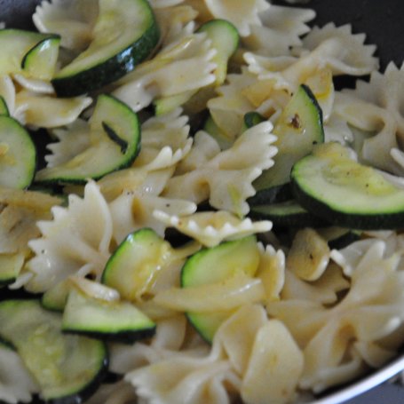 Krok 4 - farfalle z cukinią foto