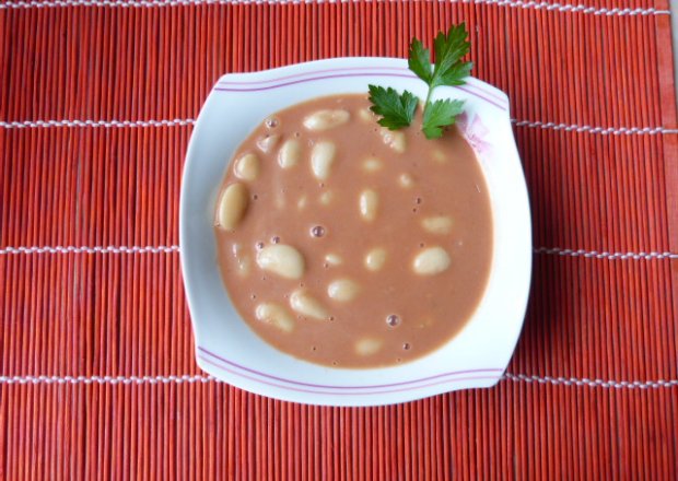 Fotografia przedstawiająca Fasola w sosie pomidorowym