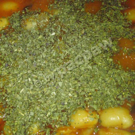 Krok 6 - Fasolka po bretońsku na wędzonych żeberkach foto