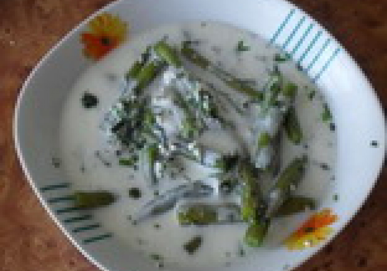Fasolka szparagowa duszona w sosie śmietanowym. foto