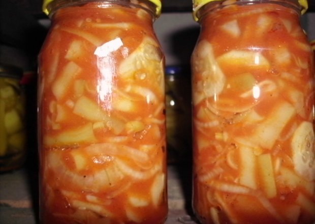 Fotografia przedstawiająca Fasolka szparagowa w sosie pomidorowym pasteryzowana