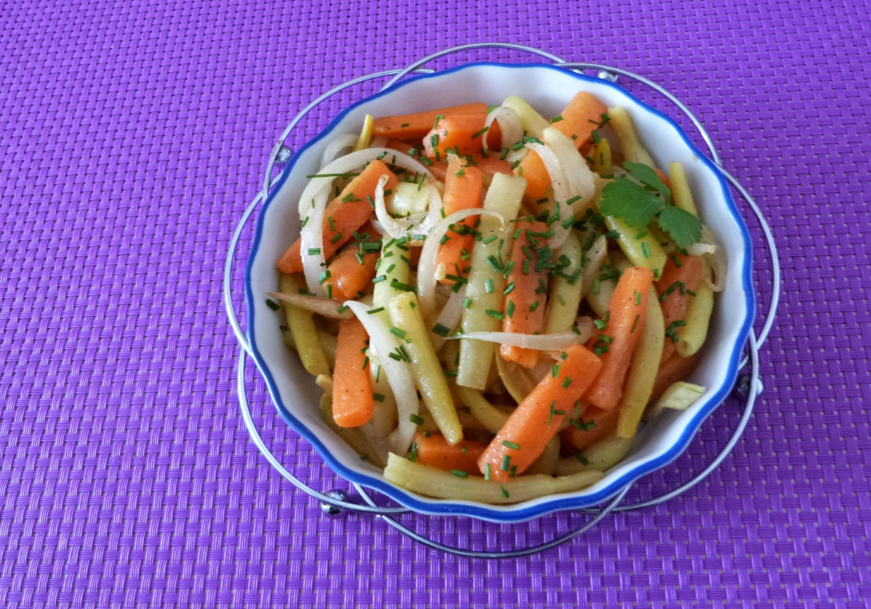 Fasolka szparagowa z marchewką  foto