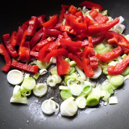 Krok 1 - Fasolka szparagowa z papryką i pomidorami  foto