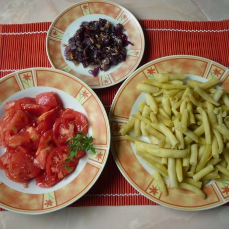Krok 1 - Fasolka szparagowa z pomidorami i cebulą foto
