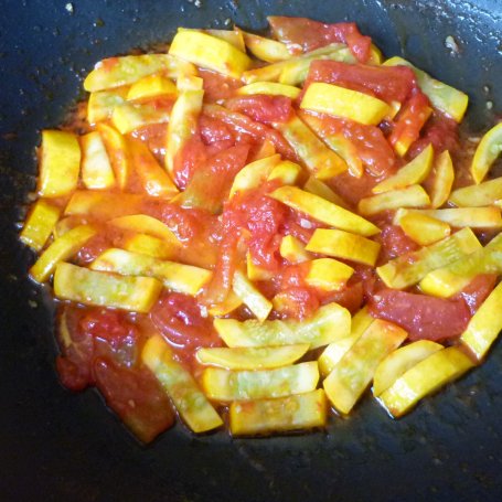 Krok 3 - Fasolka szparagowa z pomidorami i cukinią foto