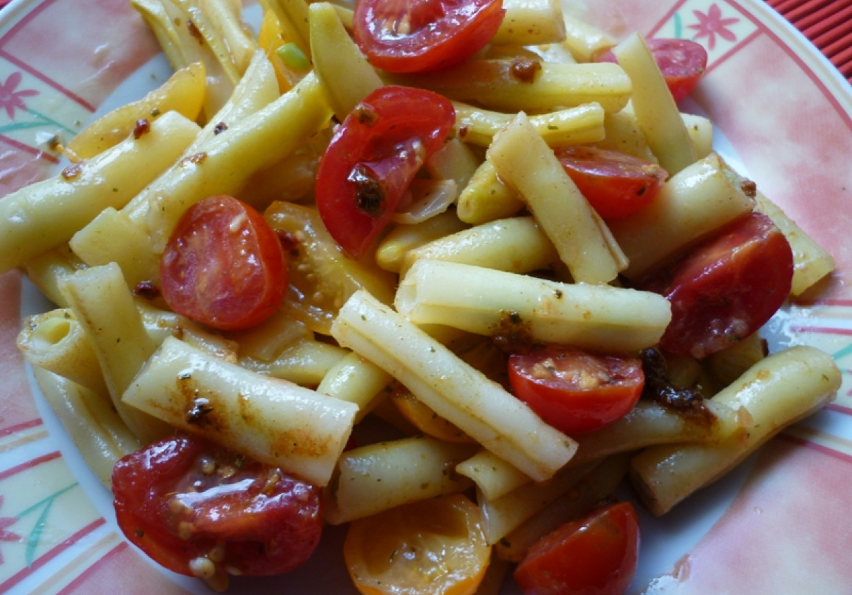 Fasolka szparagowa z pomidorkami foto