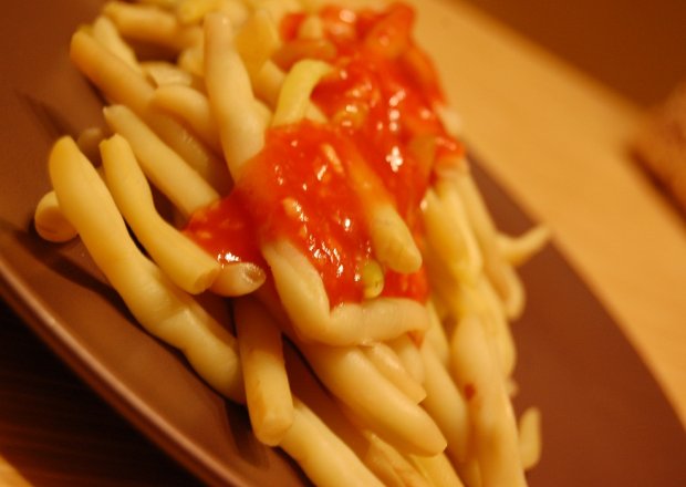 Fotografia przedstawiająca Fasolka szparagowa z sosem pomidorowym