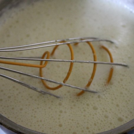 Krok 3 - Fasolka szparagowa z sosem z mąki z cieciorki i czarnym sezamem foto