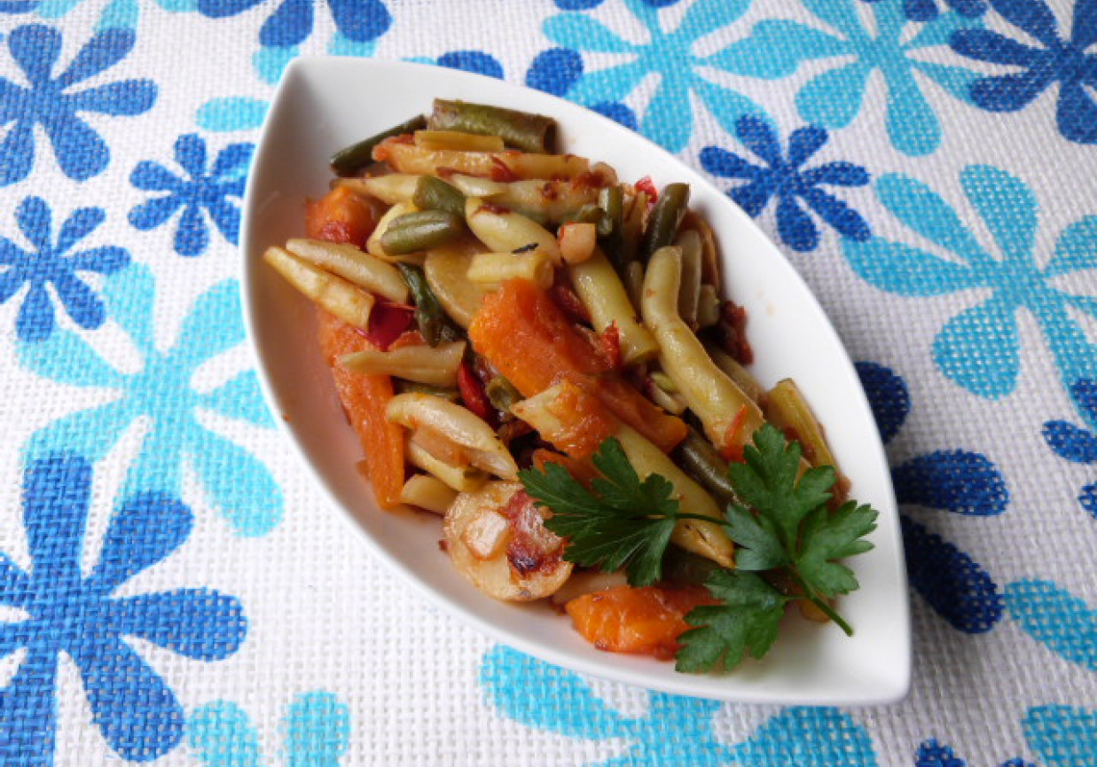 Fasolka szparagowa z warzywami z rosołu foto