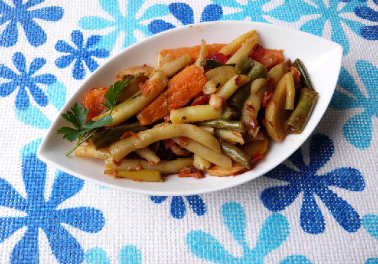 Fasolka szparagowa z warzywami z rosołu foto
