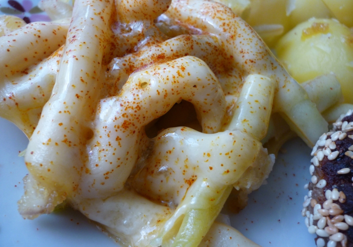 Fasolka szparagowa z żółtym serem foto