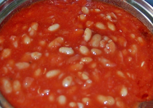 Fotografia przedstawiająca Fasolka w sosie paprykowo-pomidorowym