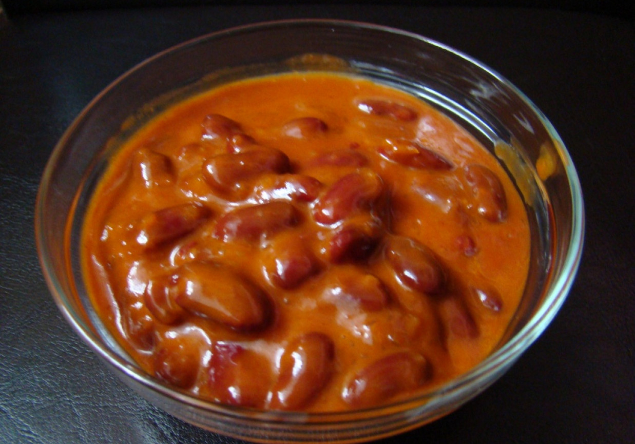 Fasolka z sosie pomidorowym cayenne foto