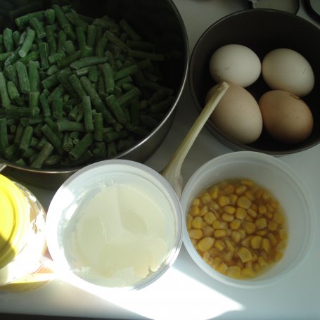 Krok 1 - Fasolka zielona z jajkiem i sosem czosnkowym foto