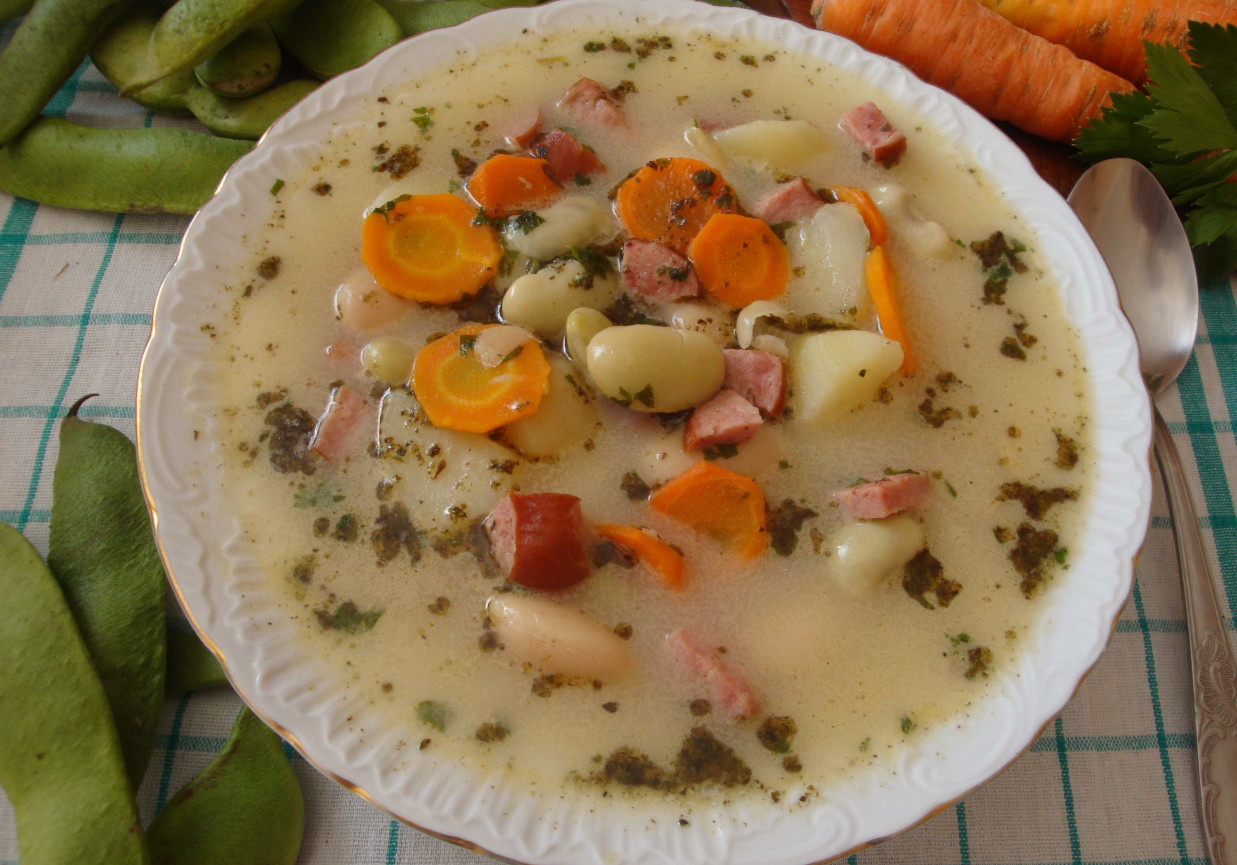 Fasolowa zupa  foto