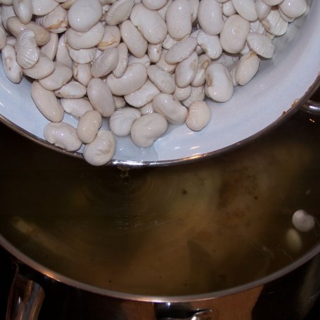 Krok 2 - Fasolowo-królikowa, czyli zupa wyborowa :) foto