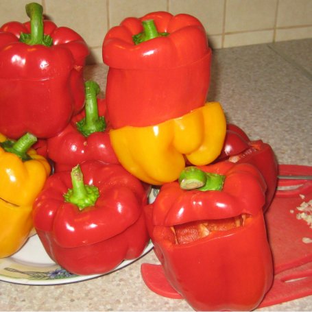 Krok 1 - Faszerowana papryka zapiekana w sosie pomidorowym foto