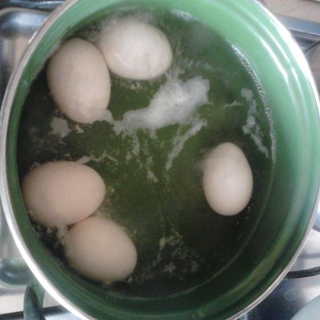 Krok 1 - Faszerowane jajka pastą chrzanowo-serową foto