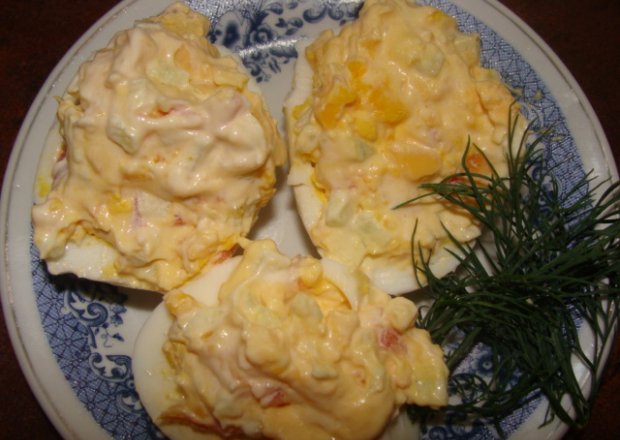 Fotografia przedstawiająca faszerowane jajka