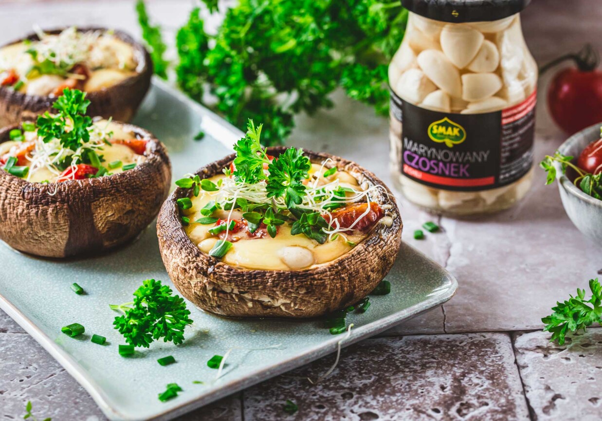 Faszerowane pieczarki portobello foto