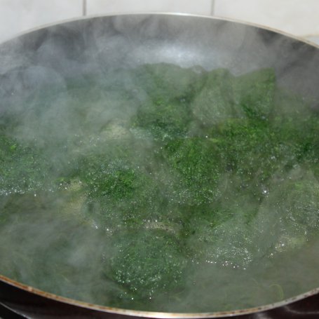 Krok 2 - Faszerowane pieczarki ze szpinakiem i serem fetą foto