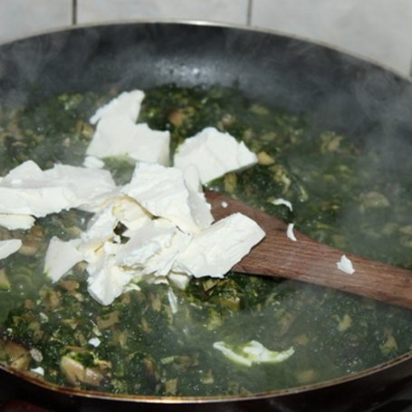 Krok 4 - Faszerowane pieczarki ze szpinakiem i serem fetą foto