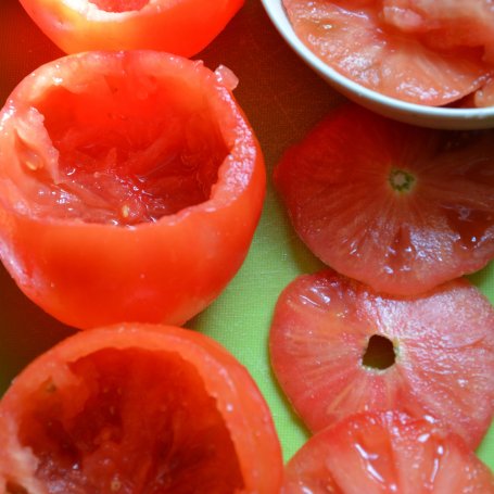 Krok 1 - Faszerowane pomidory kaszą bulgur z warzywami foto