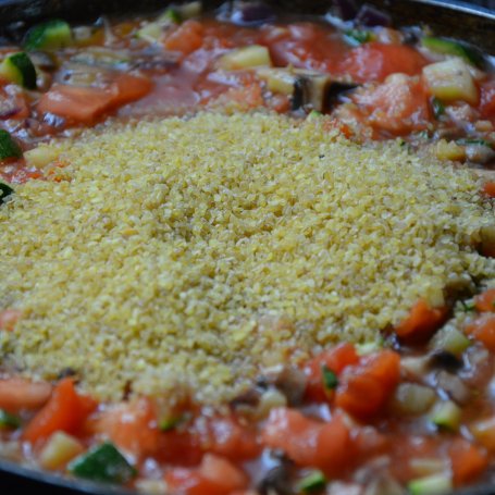 Krok 3 - Faszerowane pomidory kaszą bulgur z warzywami foto