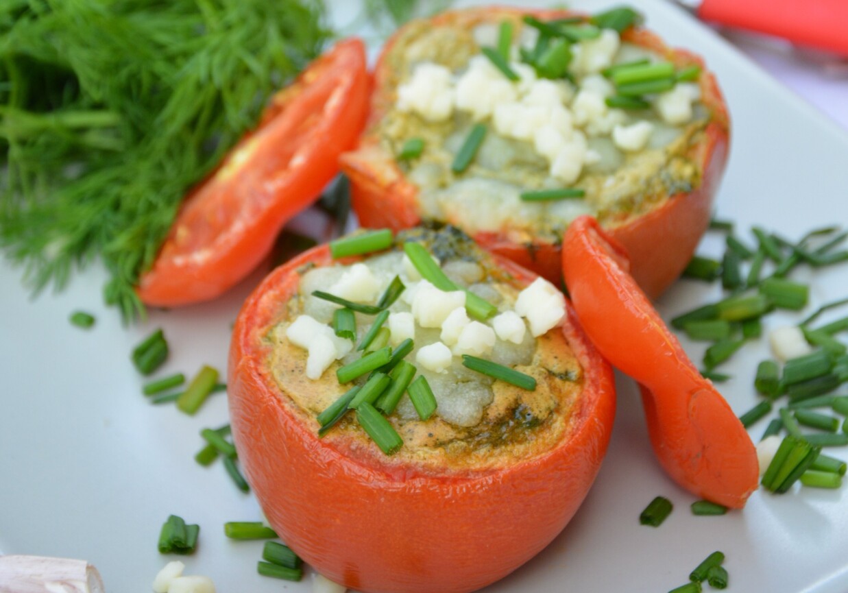 Faszerowane pomidory szpinakowym koglem-moglem foto