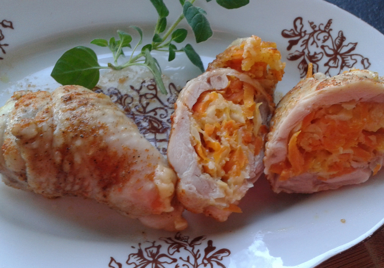 Faszerowane udka z kurczaka w aromacie ziół i czosnku  foto